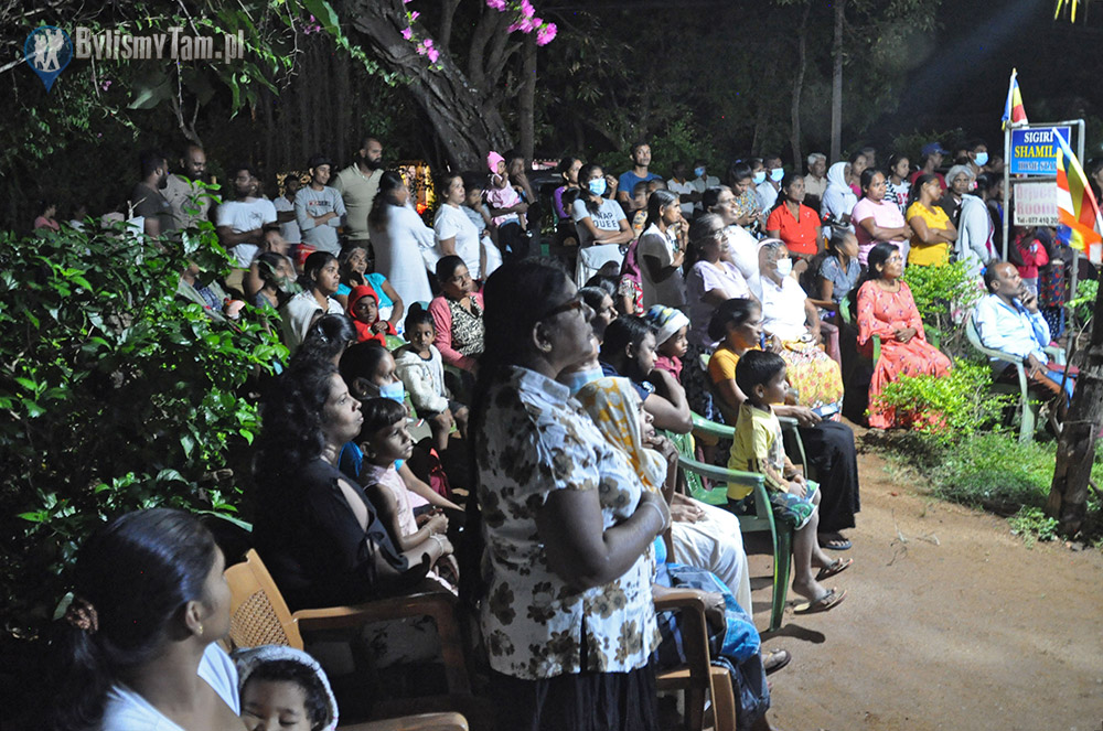 Mieszkańcy Sigiriya podczas Święta Wesak