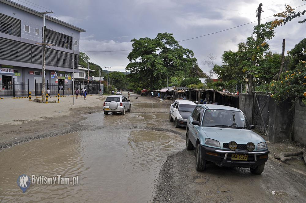 Honiara - typowa droga w okolicy stolicy - Wyspy Salomona