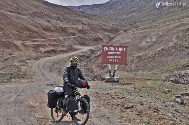 Pamir - wjazd na Przełęcz Kyzyl-Art (4282 m n.p.m.)