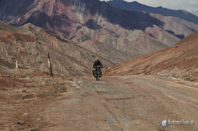 Pamir - ostatnie metry przed Przełęczą Kyzyl-Art (4282 m n.p.m.)