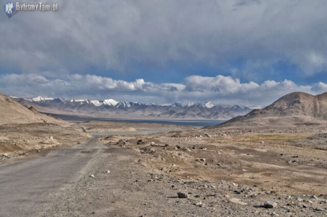 Jedziemy w kierunku największego jeziora w Pamirze Kara-kul
