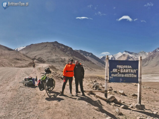 Pamir - najwyższa na naszej trasie przełęcz Ak-Bajtal (4655 m n.p.m.)
