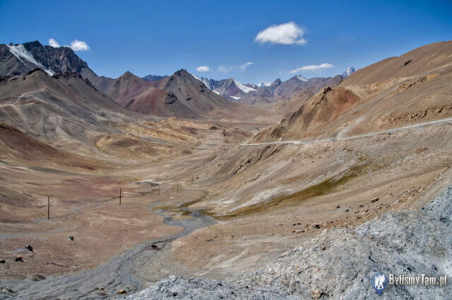 Pamir - podjazd pod przełęcz Ak-Bajtal (4655 m n.p.m.)